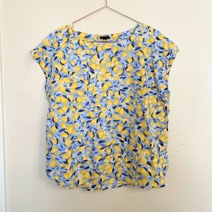 Ann Taylor Lemon Print Linen Blend Top LT Blue Yellow Floral Summer Blouse